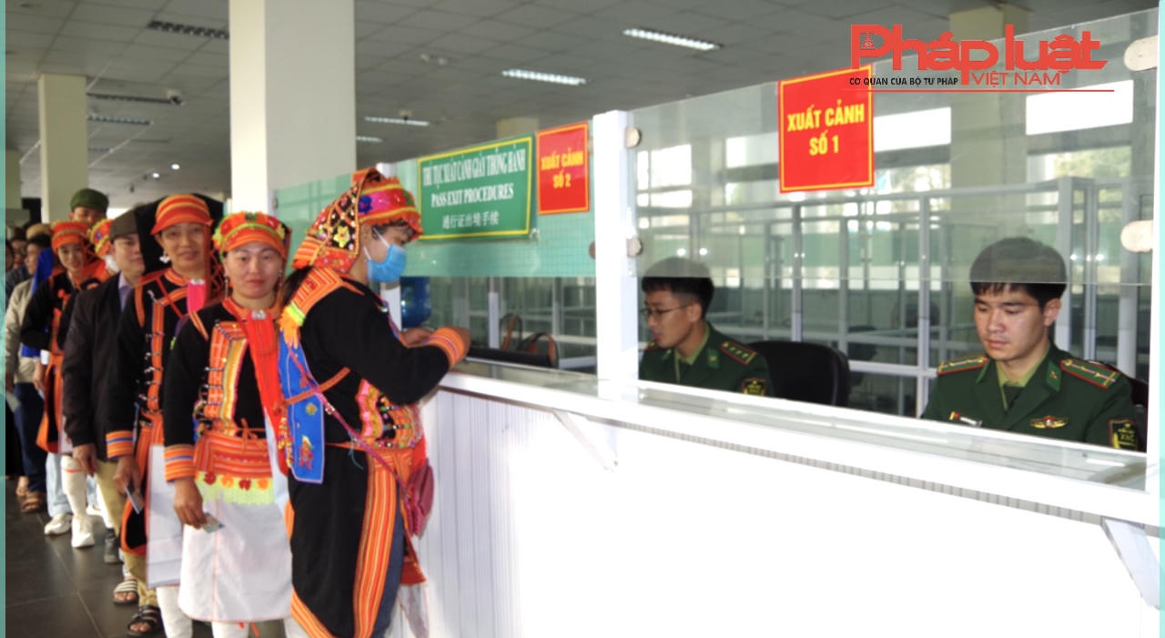 Chào đón những cư dân đầu tiên xuất - nhập cảnh qua Cửa khẩu Ma Lù Thàng sau 3 năm dịch COVID-19