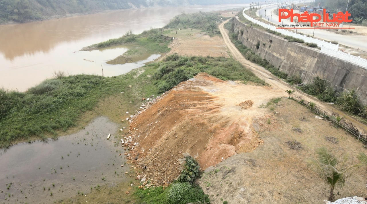 Tràn lan tình trạng đổ thải trái phép trên địa bàn thành phố Lào Cai