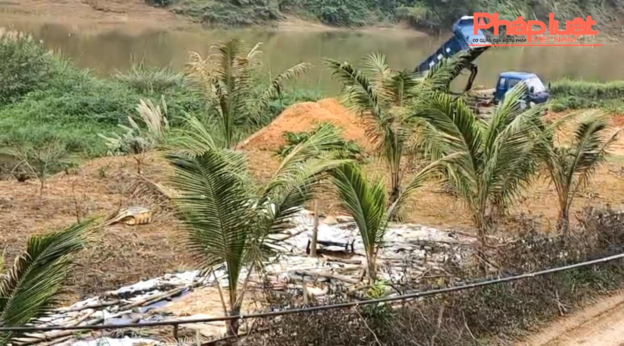 Tràn lan tình trạng đổ thải trái phép trên địa bàn thành phố Lào Cai