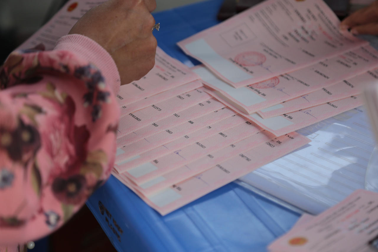 Đón đoàn khách du lịch đầu tiên nhập cảnh vào Việt Nam qua cửa khẩu Quốc tế Lào Cai sau COVID-19