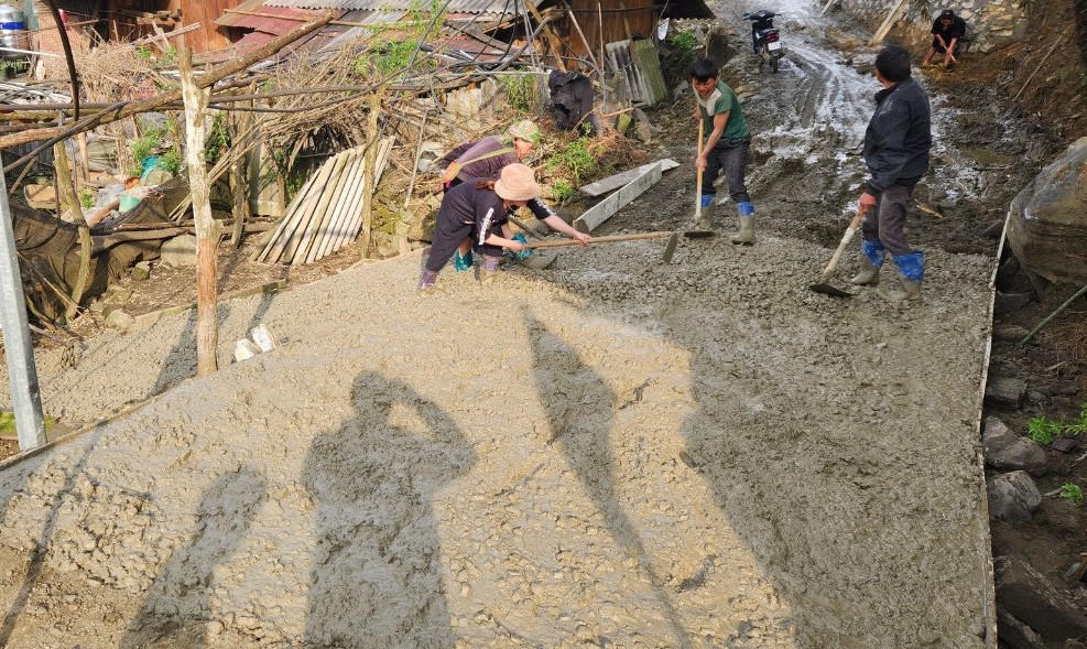 Ô Quý Hồ thay áo mới 