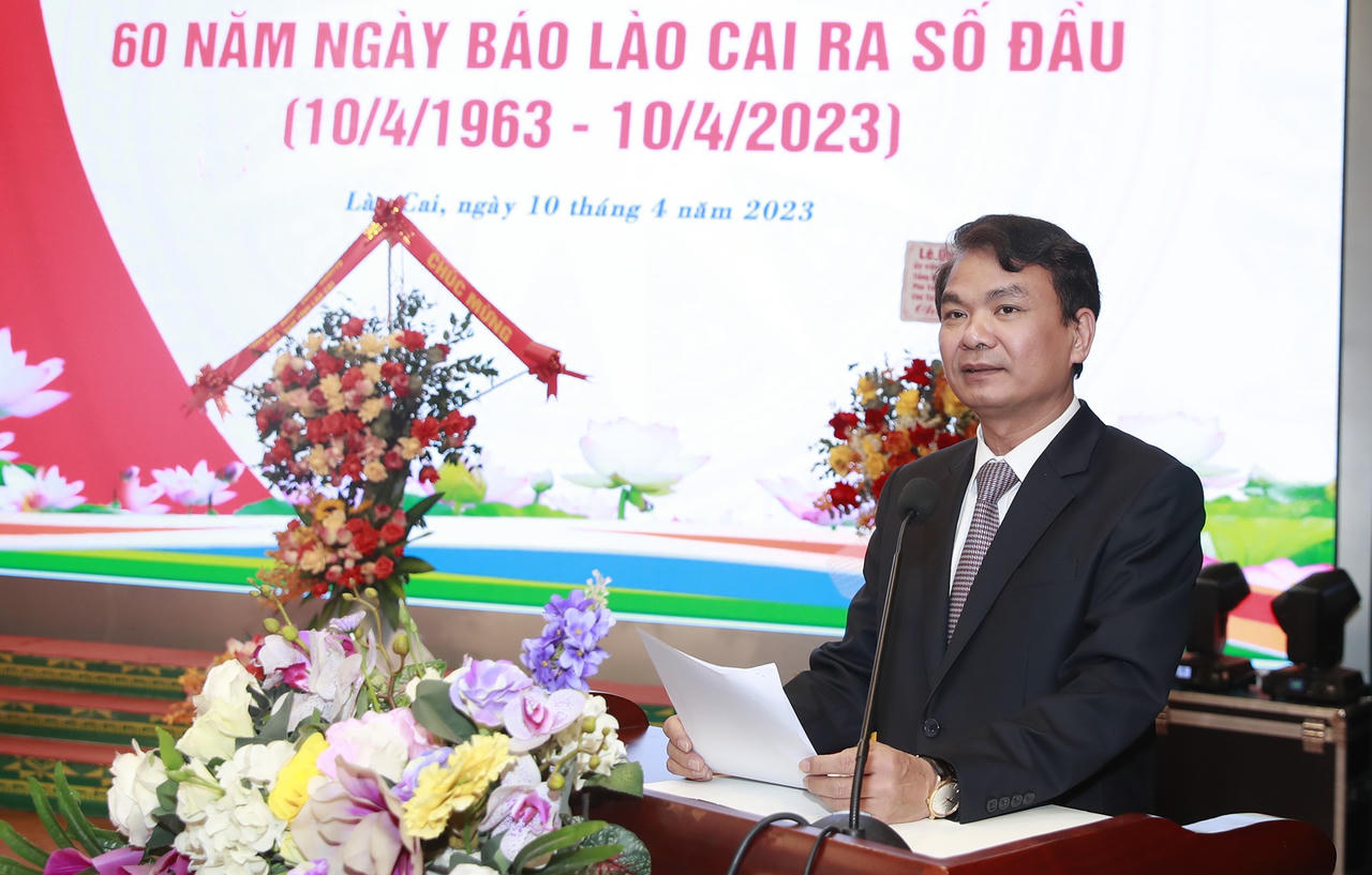 Báo Lào Cai vinh dự đón nhận bằng khen của Thủ tướng Chính phủ