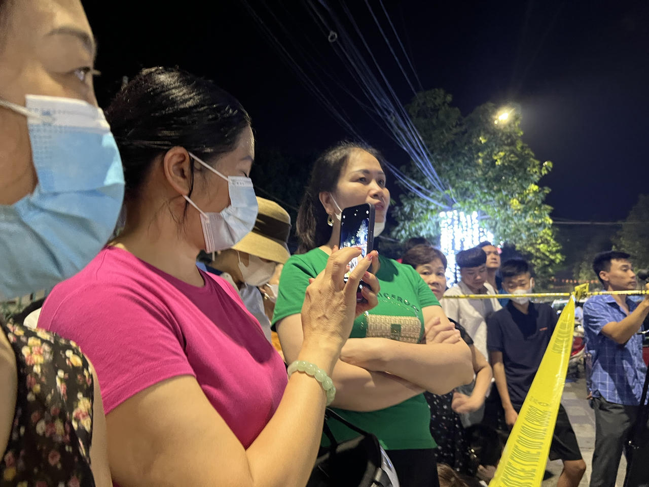 Cảnh sát phong tỏa khu vực nhà cựu Bí thư Lào Cai: Người dân đứng chật đường theo dõi diễn biến