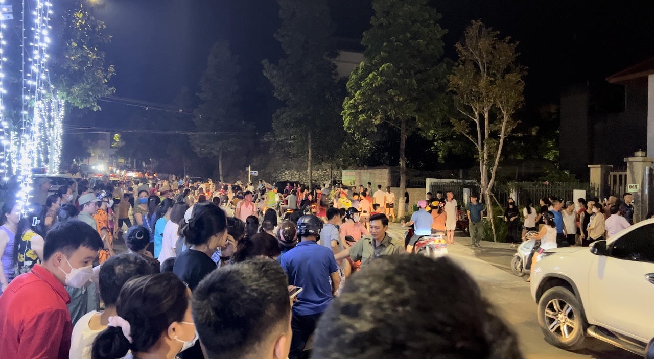 Cảnh sát phong tỏa khu vực nhà cựu Bí thư Lào Cai: Người dân đứng chật đường theo dõi diễn biến