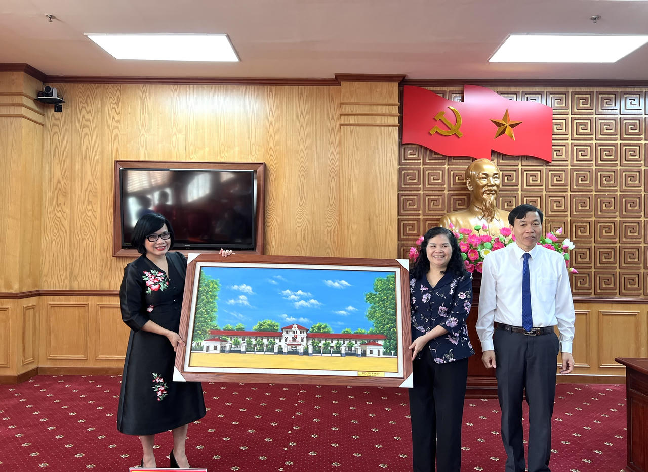 Tỉnh ủy Lai Châu chúc mừng đồng chí Trần Tiến Dũng nhận nhiệm vụ Thứ trưởng Bộ Tư pháp