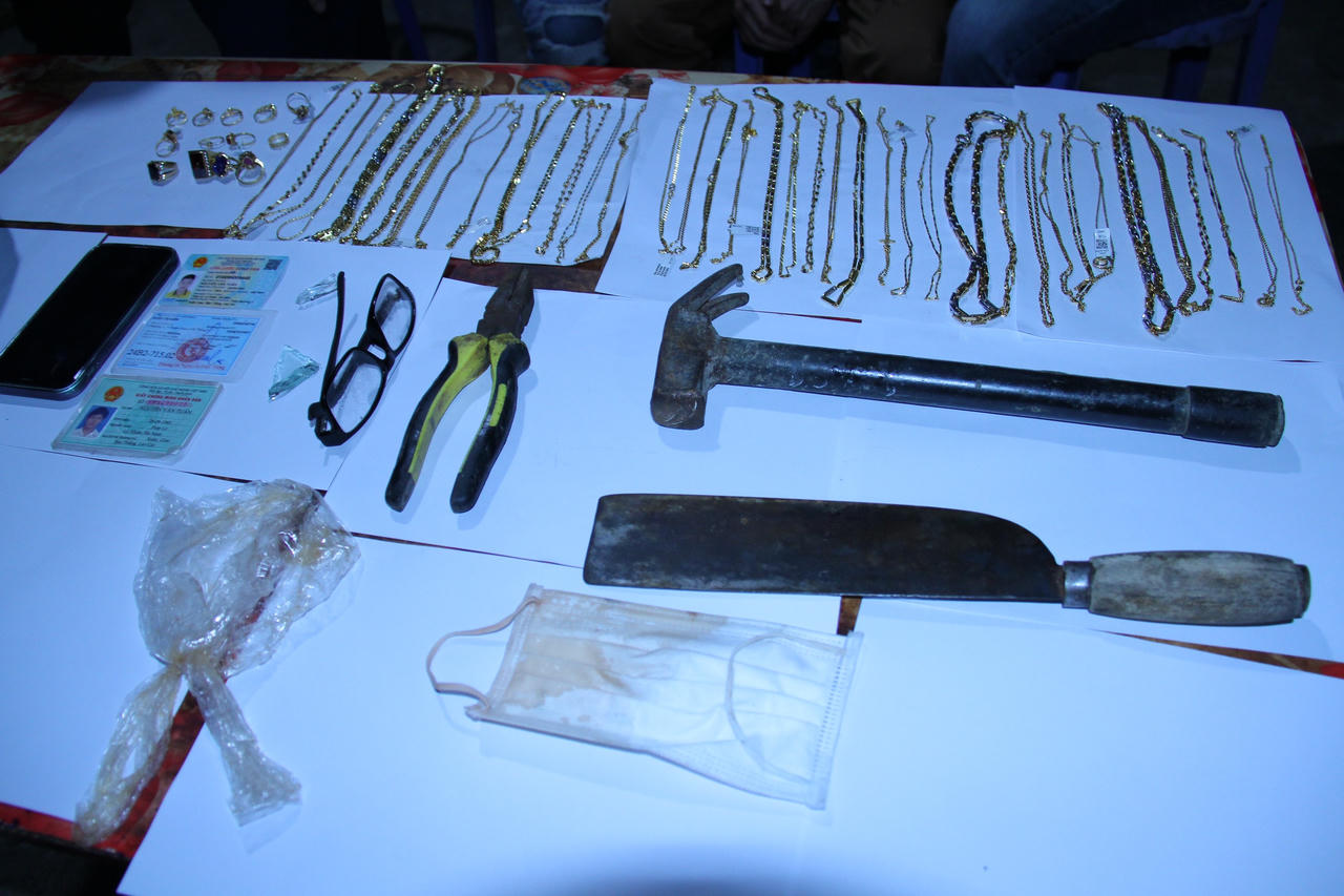 Truy bắt kẻ dùng búa cướp tiệm vàng ở Lào Cai