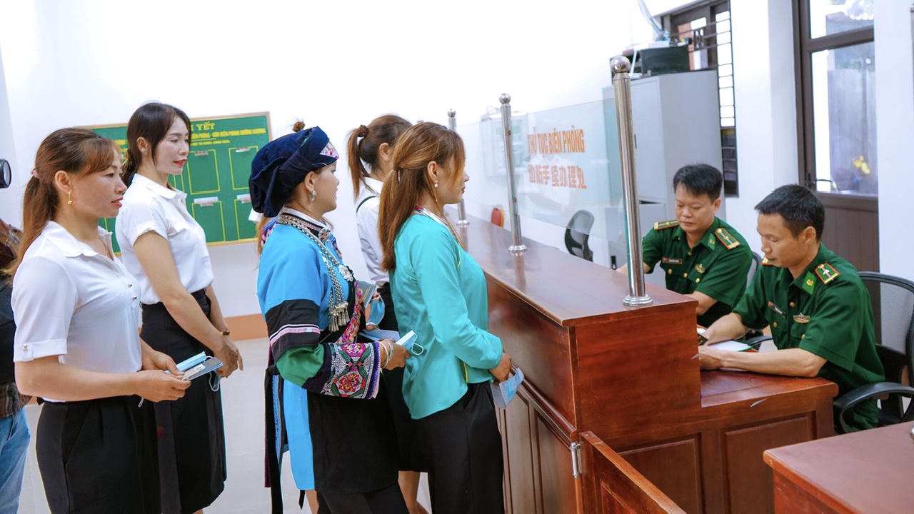 Khôi phục hoạt động xuất - nhập cảnh qua cửa khẩu Mường Khương