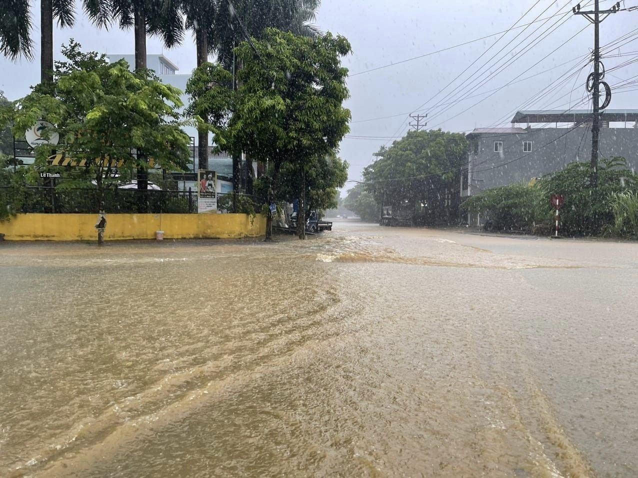 Lào cai: 1 người chết, hàng trăm ngôi nhà bị ảnh hưởng do mưa lũ