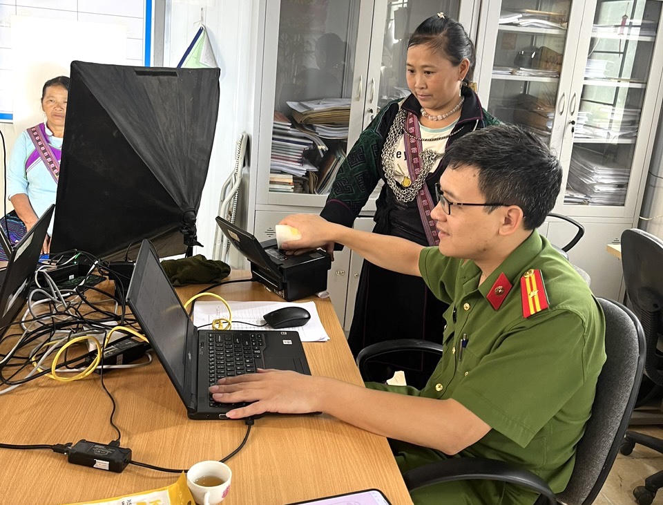 Thị xã Sa Pa đẩy nhanh tiến độ cấp tài khoản định danh điện tử