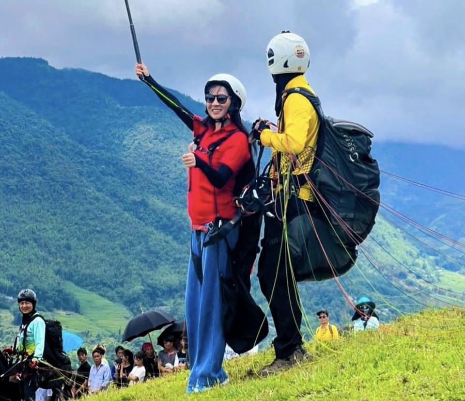 Khai mạc hoạt động trải nghiệm dù lượn, kayak, camping 'Giữa mùa vàng Bát Xát' năm 2023