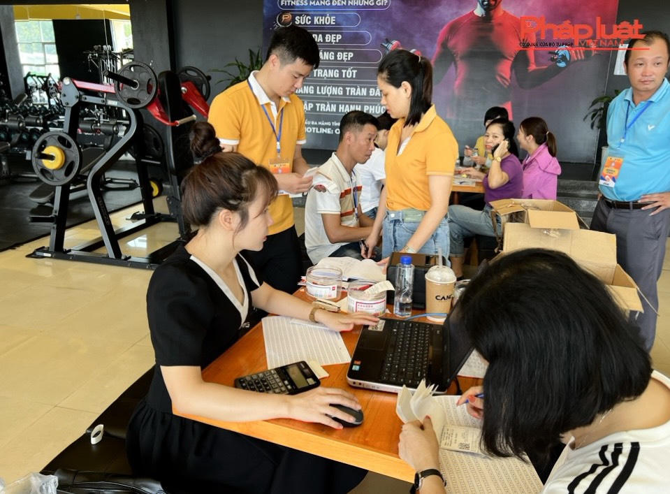 Giải bóng chuyền nữ quốc tế VTV CUP Ferroli 2023: Người hâm mộ xếp hàng cả đêm, vé “chợ đen” cao gấp 10 lần