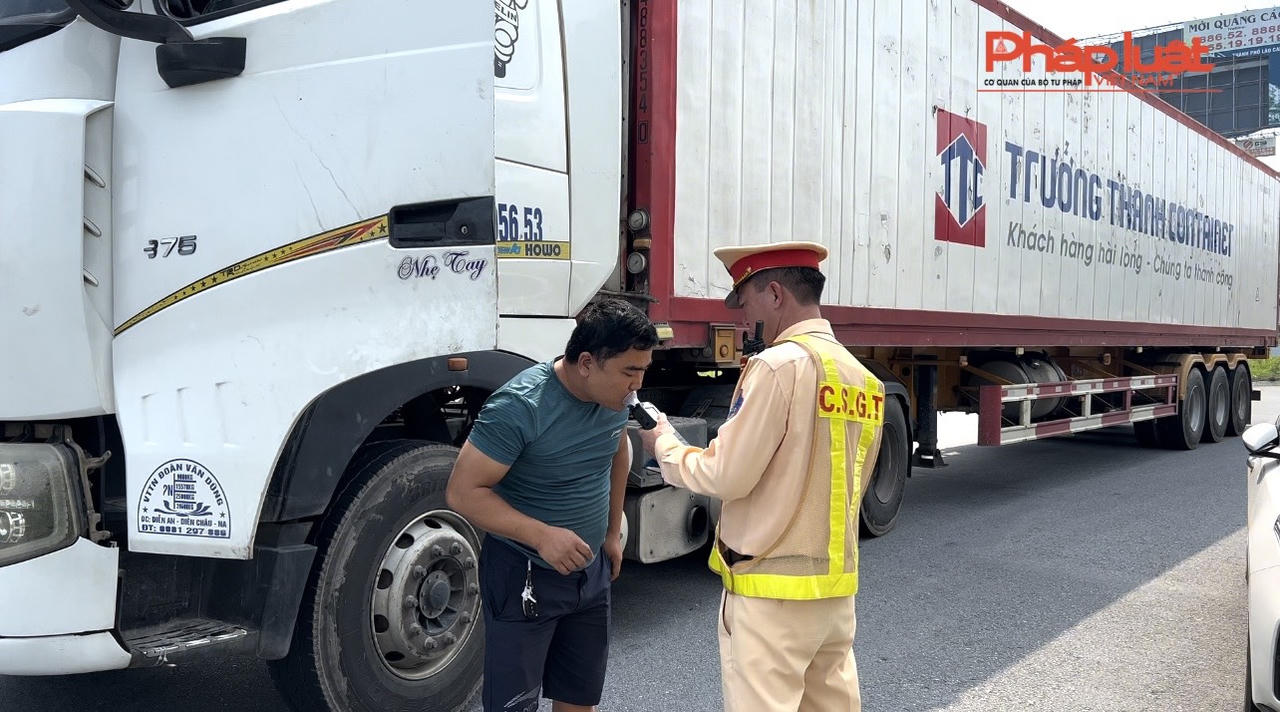 Tổng kiểm soát xe ô tô kinh doanh vận tải hành khách và xe ô tô vận tải hàng hóa bằng container trên Cao tốc Nội Bài - Lào Cai