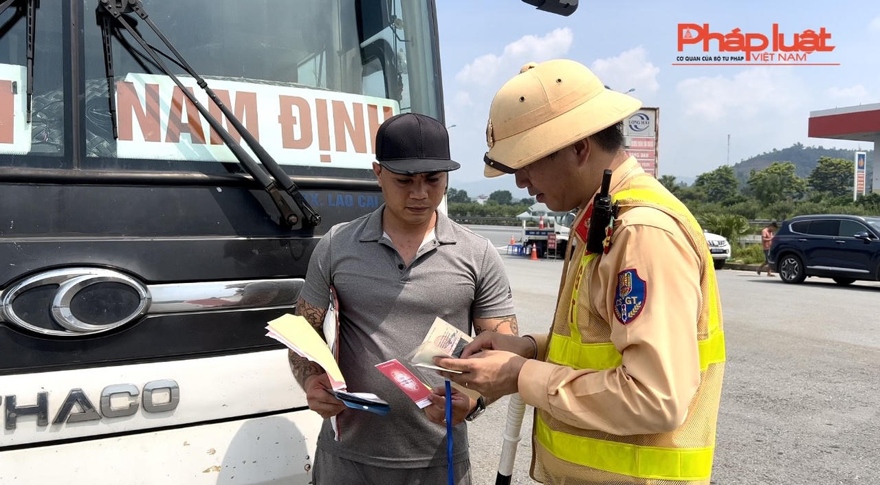 Tổng kiểm soát xe ô tô kinh doanh vận tải hành khách và xe ô tô vận tải hàng hóa bằng container trên Cao tốc Nội Bài - Lào Cai