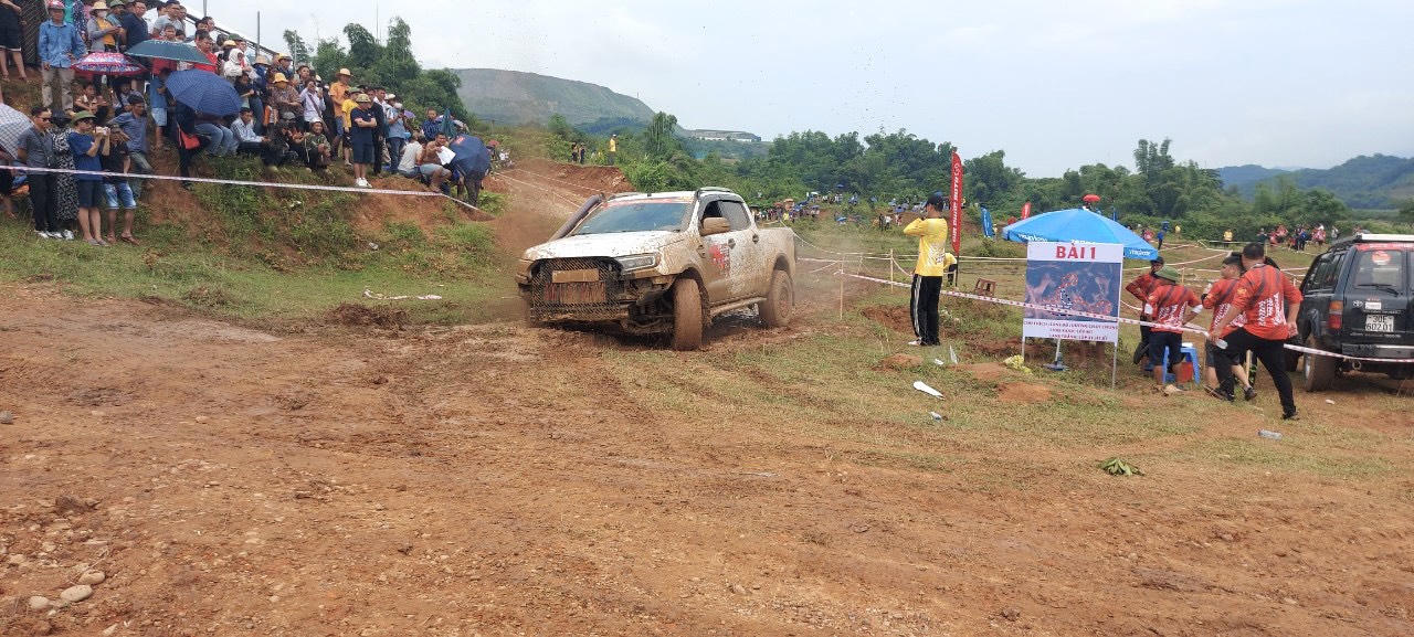 Khai mạc giải Đua xe bán tải địa hình 'Bat Xat Offroad Challenger 2023'