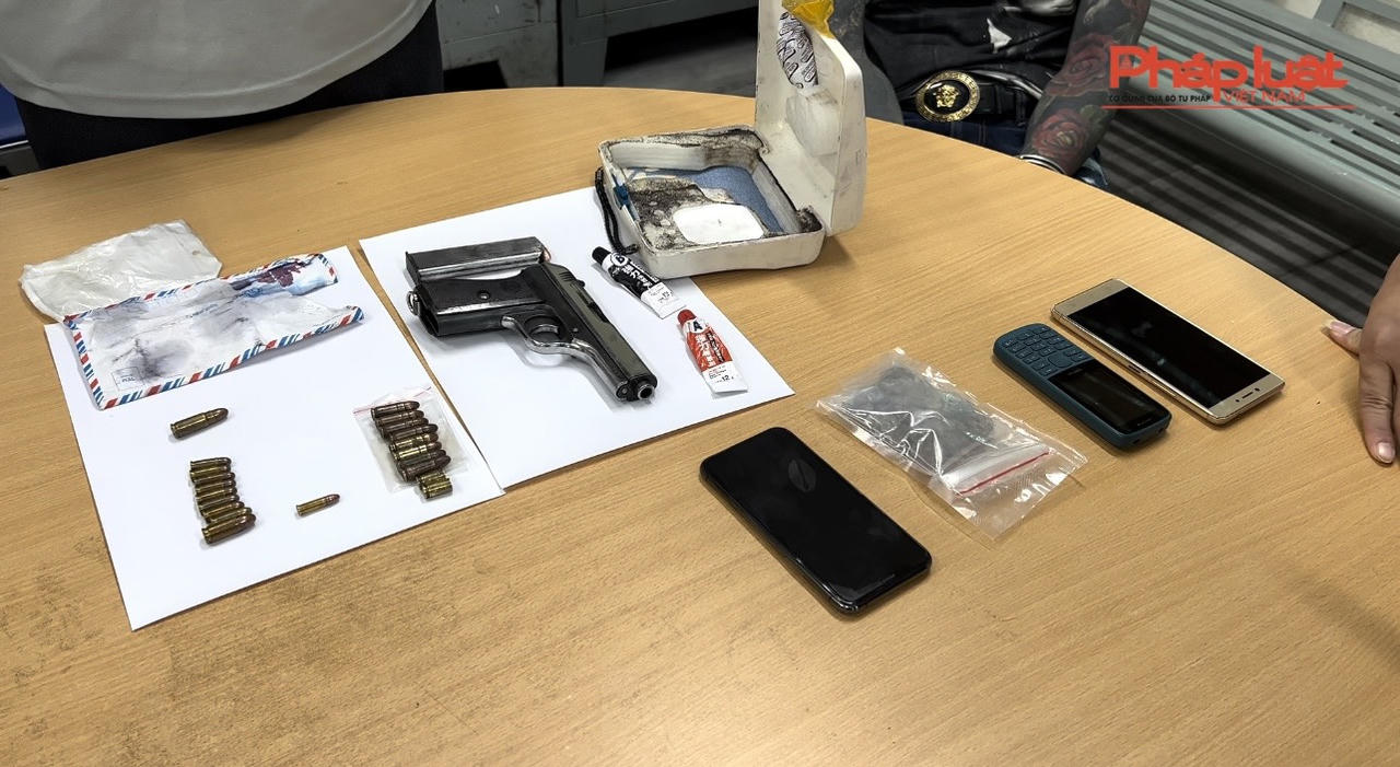 Phục bắt đối tượng mang súng ngắn chở ma túy từ Hà Nội lên Lào Cai