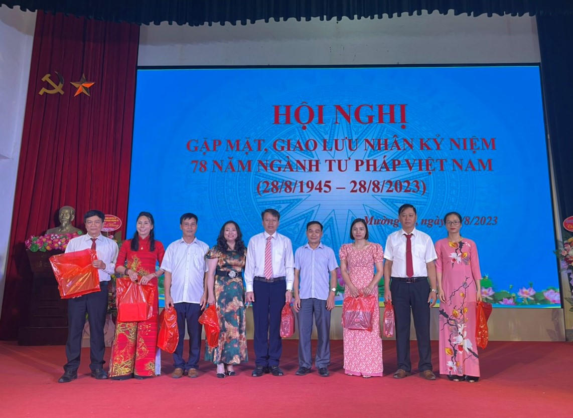 Mường Tè (Lai Châu) tổ chức gặp mặt nhân kỷ niệm 78 năm ngành Tư pháp Việt Nam