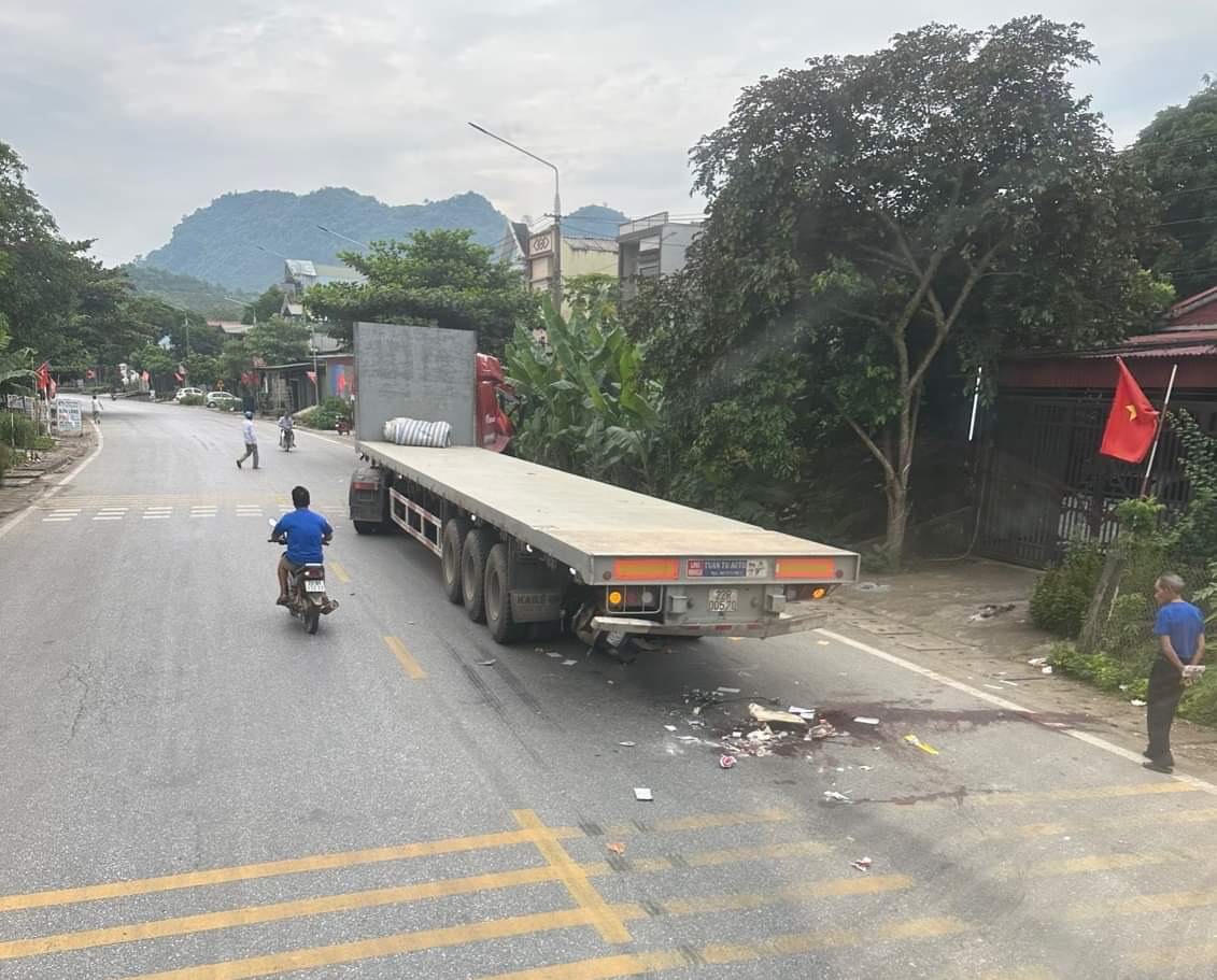 Vụ va chạm giao thông hy hữu tại km72+600 quốc lộ 2