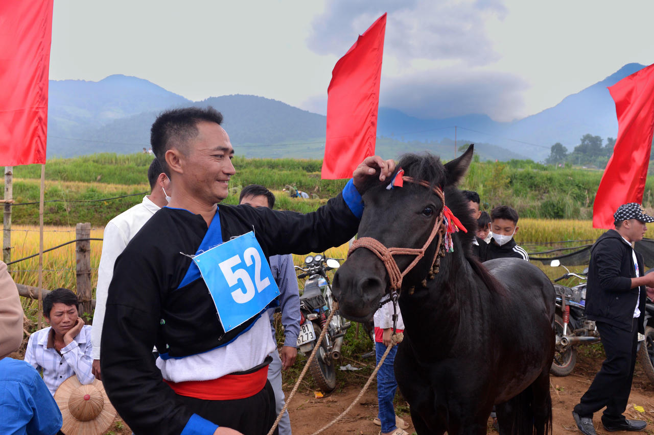 Đến Lai Châu ngược rẻo cao Tả Lèng vui hội đua ngựa 