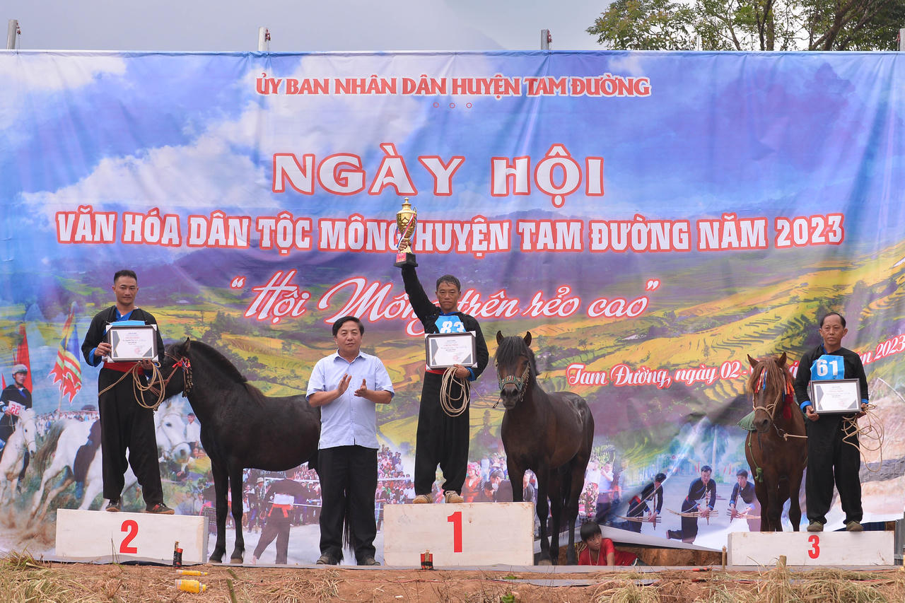 Đến Lai Châu ngược rẻo cao Tả Lèng vui hội đua ngựa 