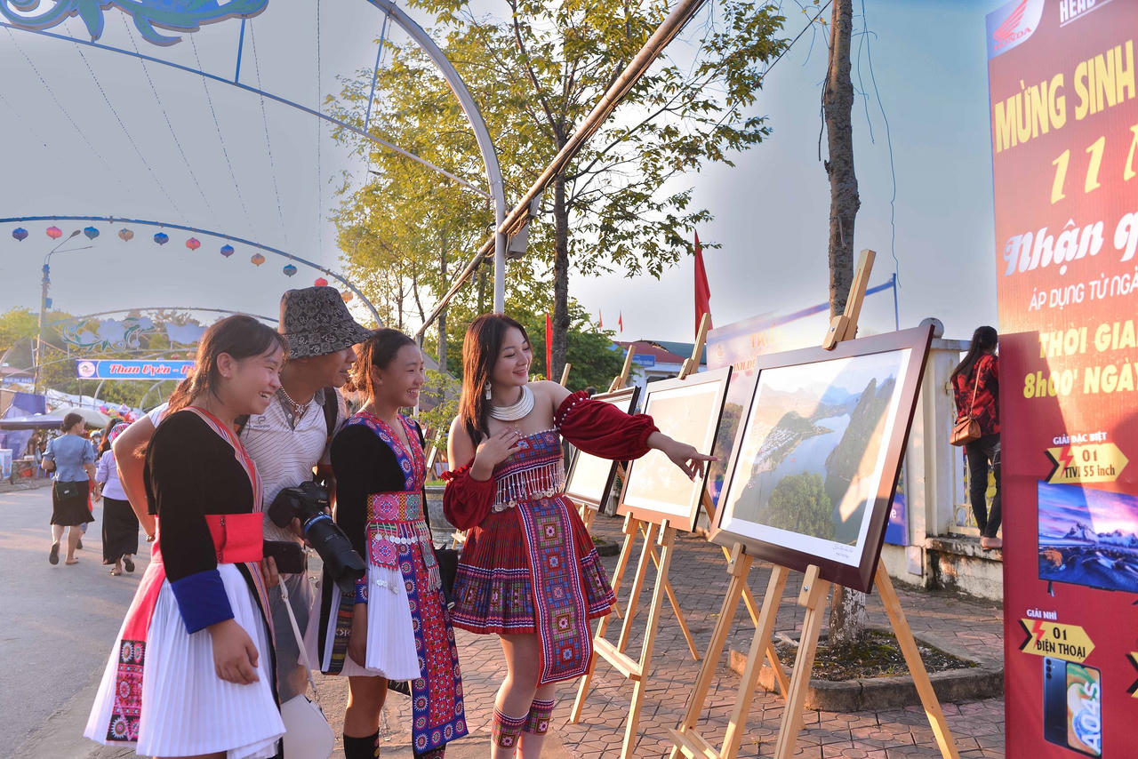 Đồng bào Than Uyên vui Tết Độc lập