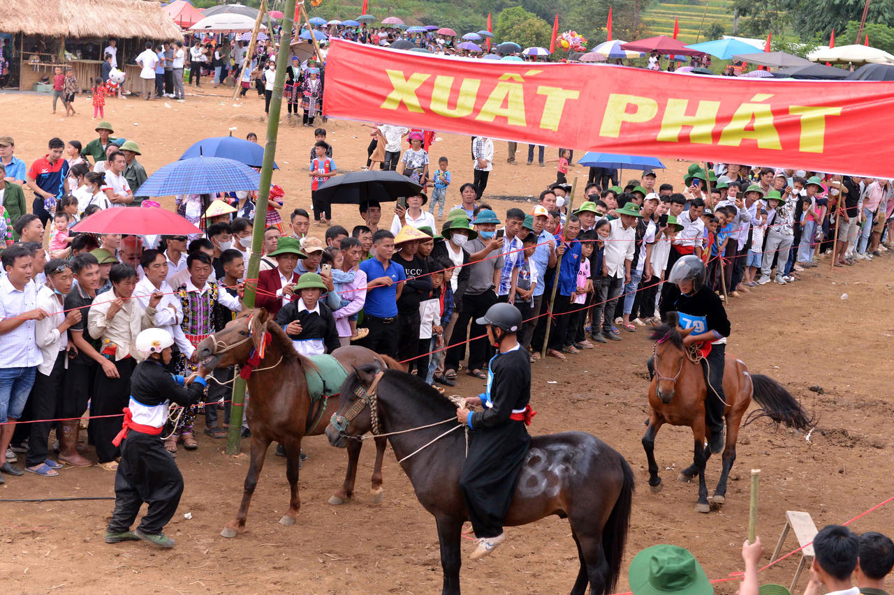 Đến Lai Châu ngược rẻo cao Tả Lèng vui hội đua ngựa 