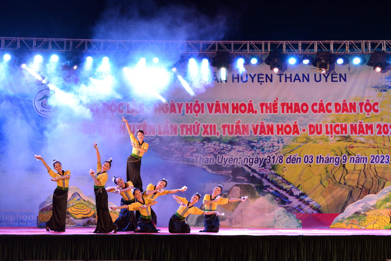 Đồng bào Than Uyên vui Tết Độc lập