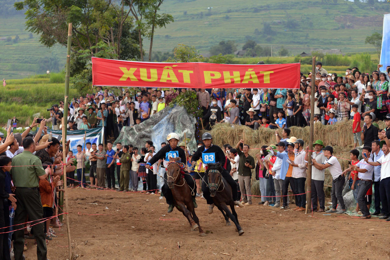 Đến Lai Châu ngược rẻo cao Tả Lèng vui hội đua ngựa 