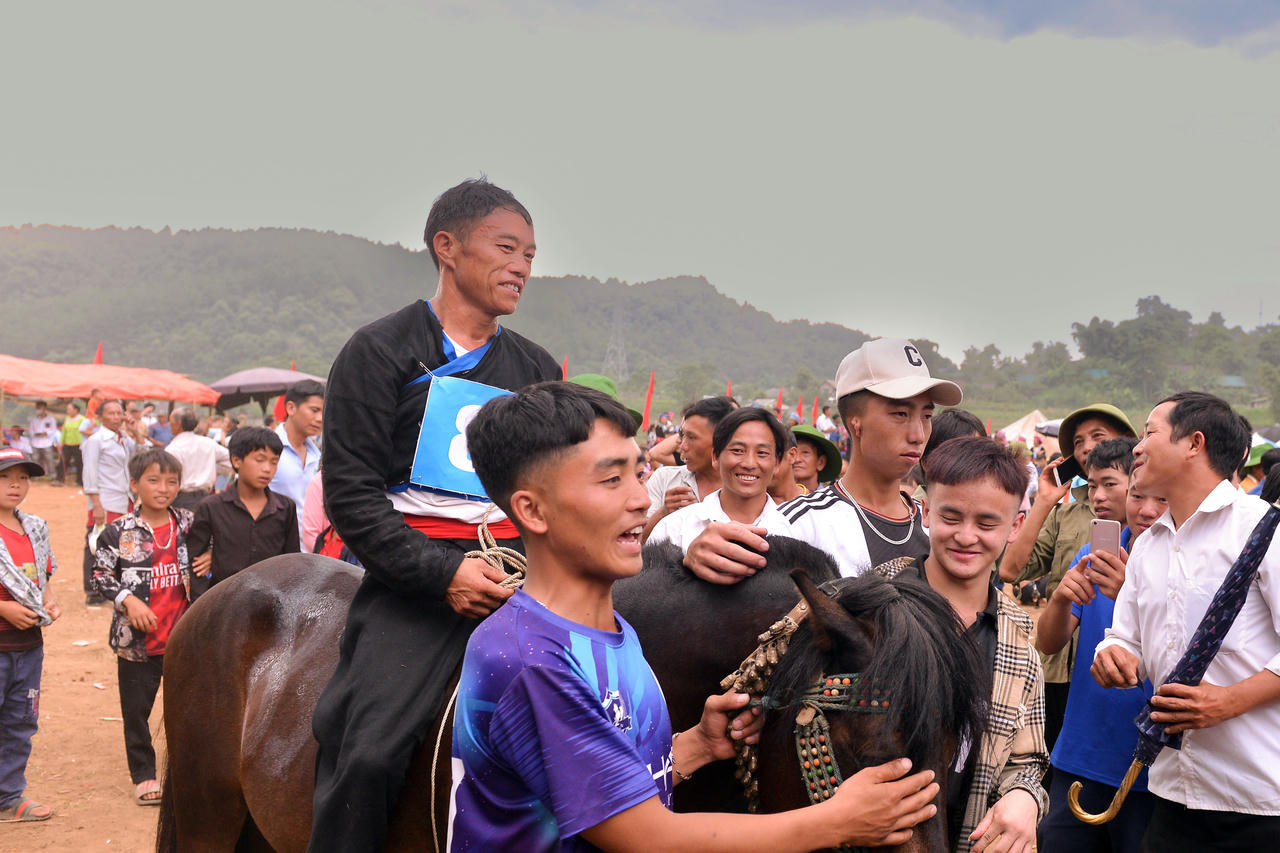 Đến Lai Châu ngược rẻo cao Tả Lèng vui hội đua ngựa 