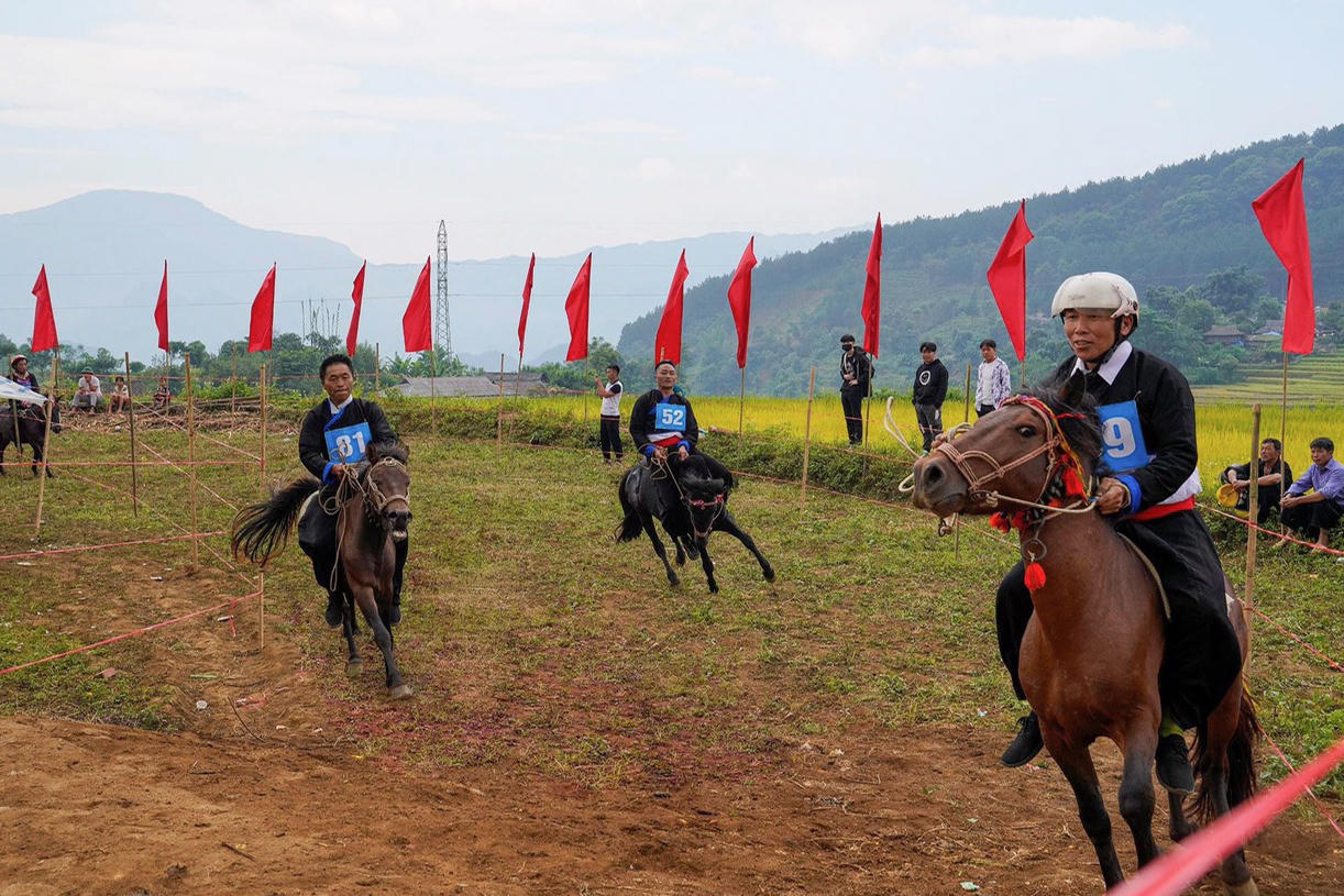 Đến Lai Châu ngược rẻo cao Tả Lèng vui hội đua ngựa 