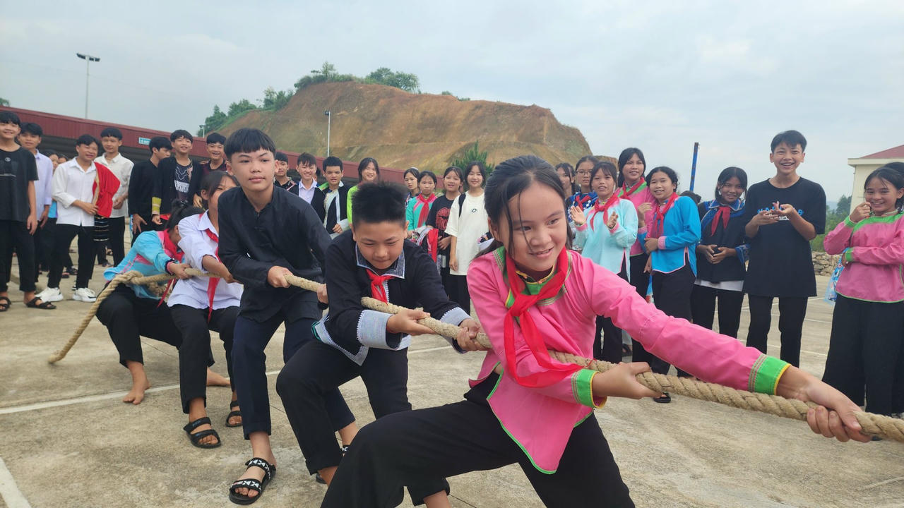 Tưng bừng khai giảng năm học mới trên mọi miền đất nước