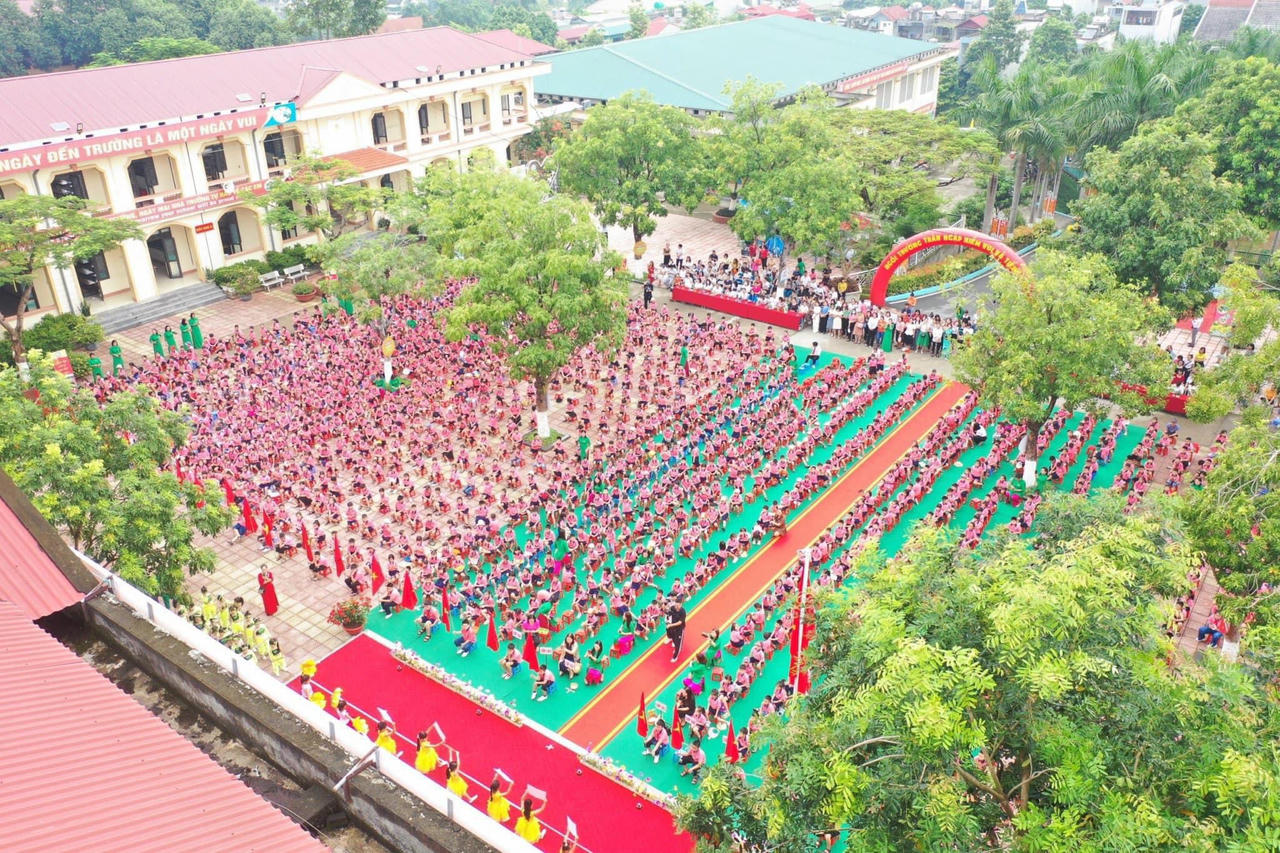 Tưng bừng khai giảng năm học mới trên mọi miền đất nước