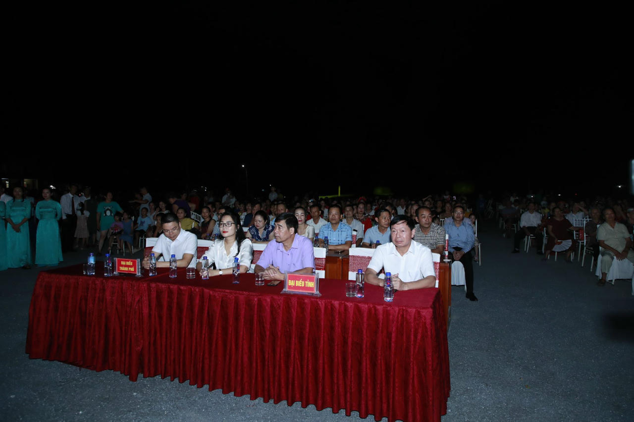 Trình diễn nghệ thuật kỷ niệm 65 năm ngày Bác Hồ lên thăm Lào Cai