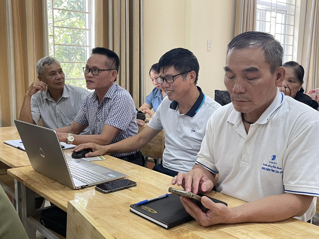 Nâng cao hiểu biết của nhân dân về Bảo vệ an toàn thông tin mạng và chuyển đổi số