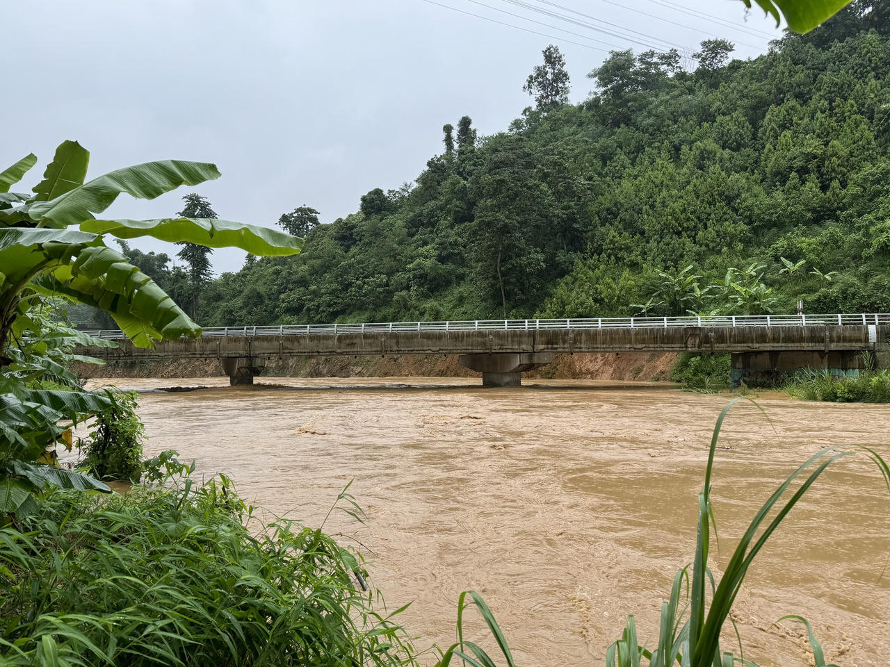 Mưa lớn gây ngập lụt, sạt lở nhiều tuyến đường tại Lào Cai