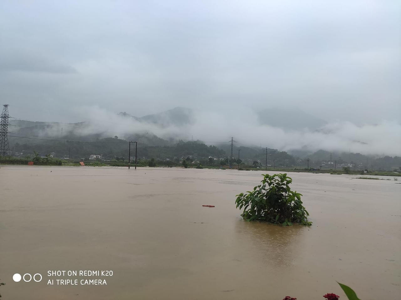 Mưa lớn gây ngập lụt, sạt lở nhiều tuyến đường tại Lào Cai