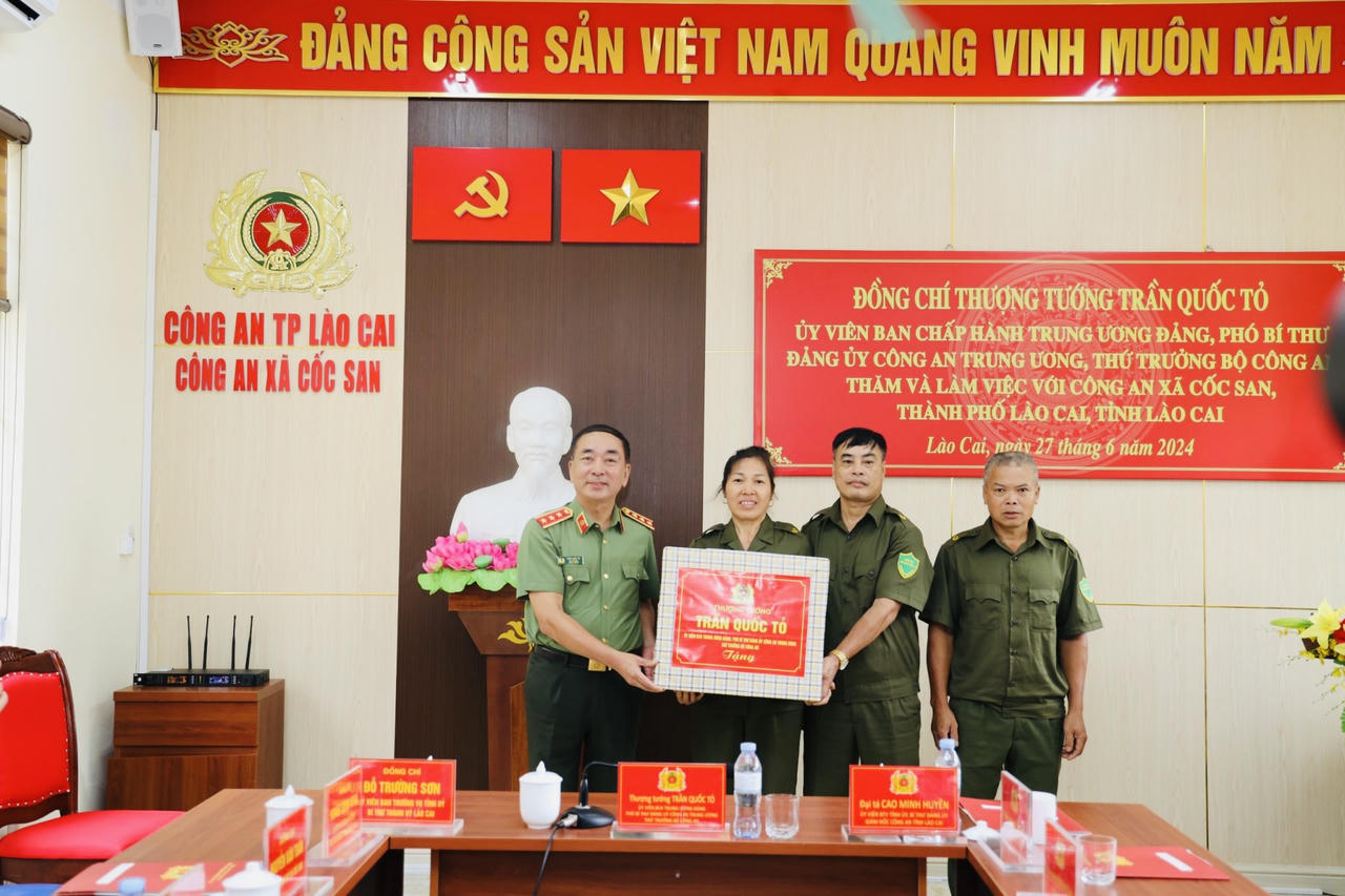 Thứ trưởng Bộ Công an Trần Quốc Tỏ thăm, làm việc tại Lào Cai và Lai Châu