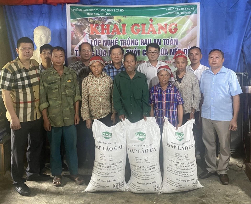 “DAP LÀO CAI - Thịnh vượng cùng nhà nông