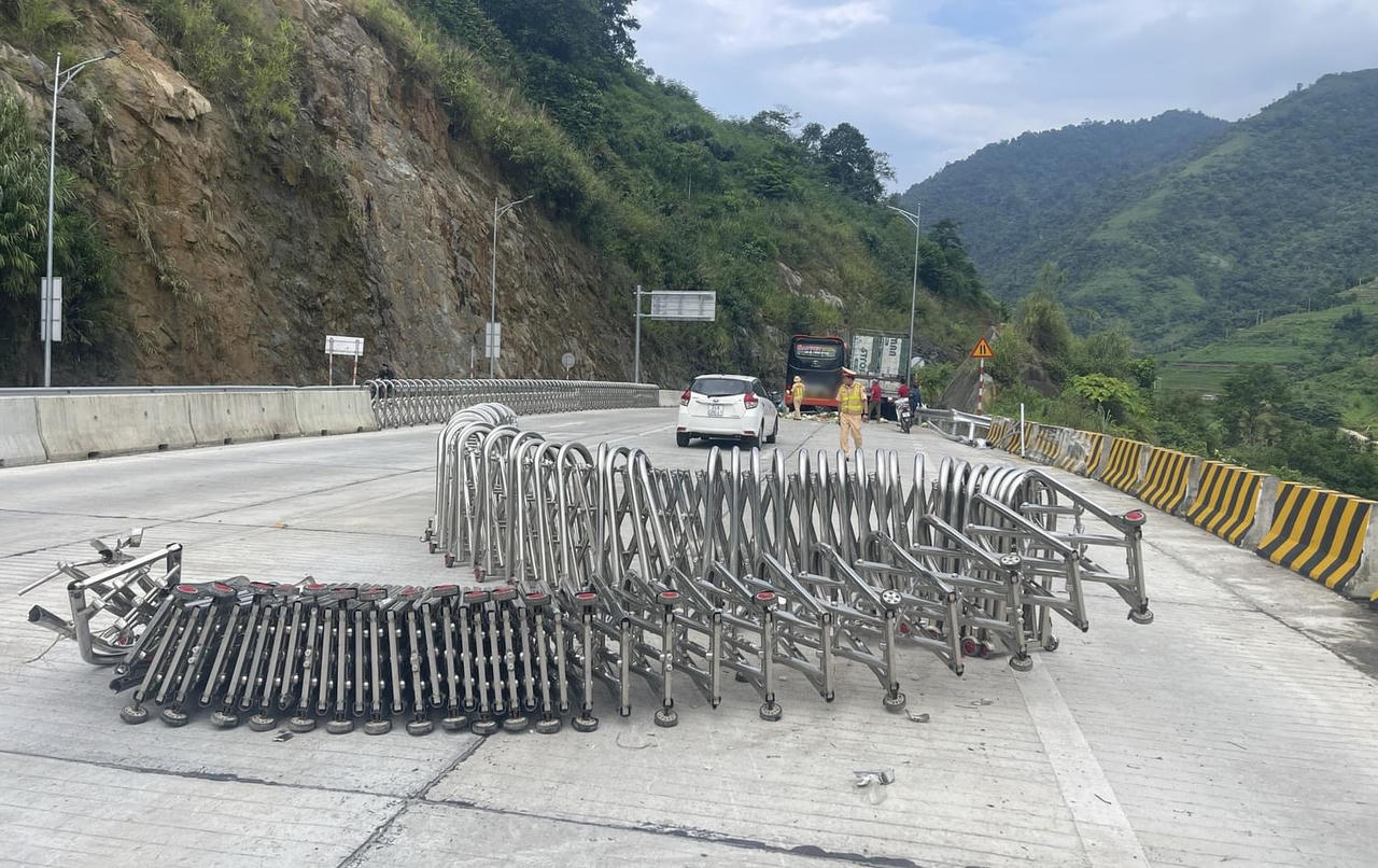 Tai nạn giao thông liên hoàn tại khu vực trạm thu phí Cầu Móng Sến thị xã Sa Pa