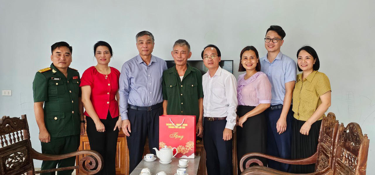 Lãnh đạo TP Lào Cai thăm, tặng quà các thương, bệnh binh, thân nhân gia đình liệt sỹ, người có công với cách mạng