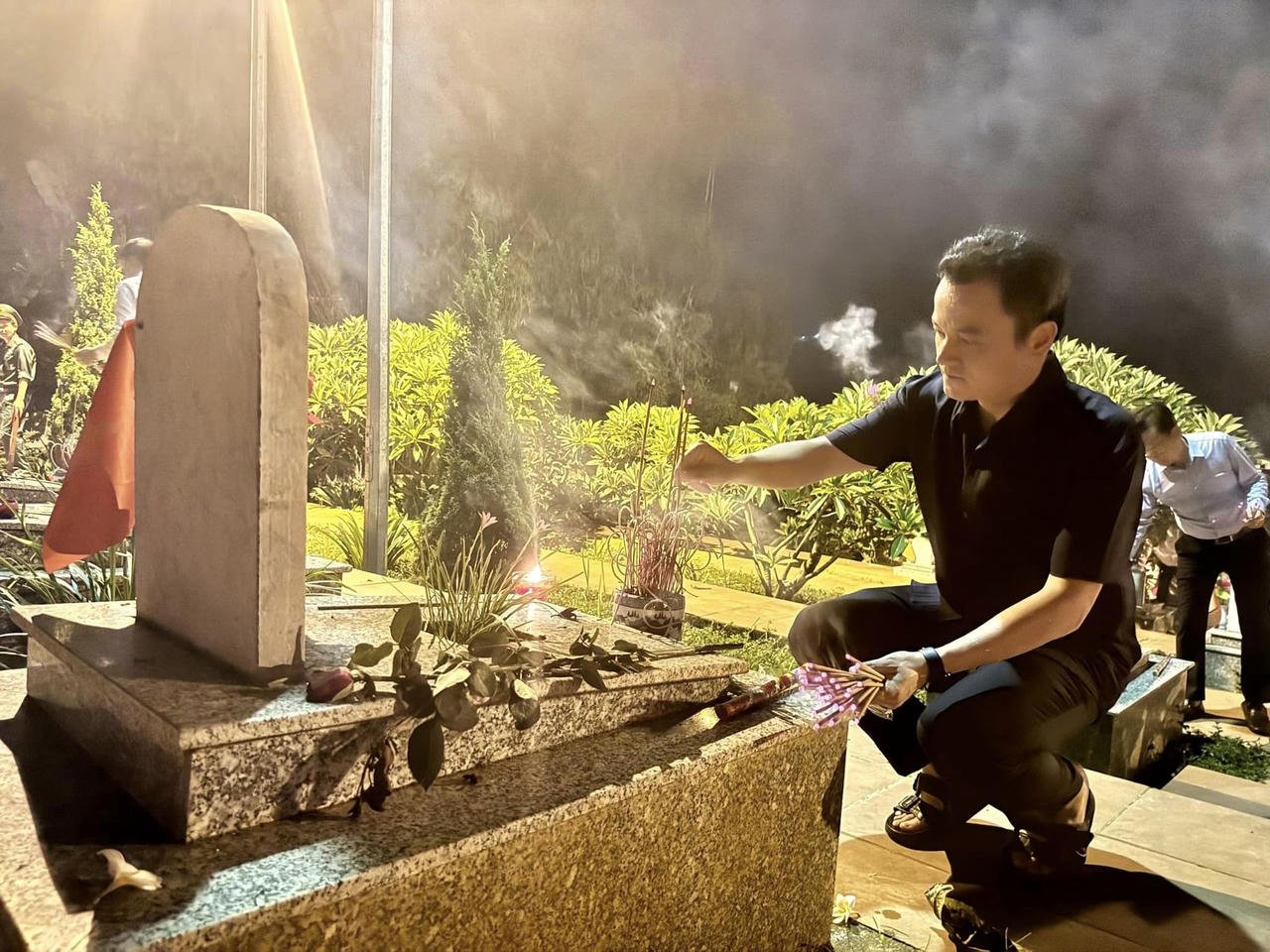 Tỉnh đoàn Lào Cai tổ chức thắp nến tri ân các anh hùng, liệt sĩ