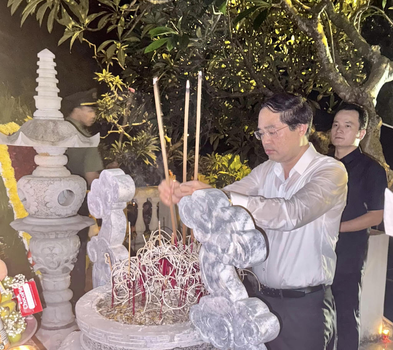 Tỉnh đoàn Lào Cai tổ chức thắp nến tri ân các anh hùng, liệt sĩ