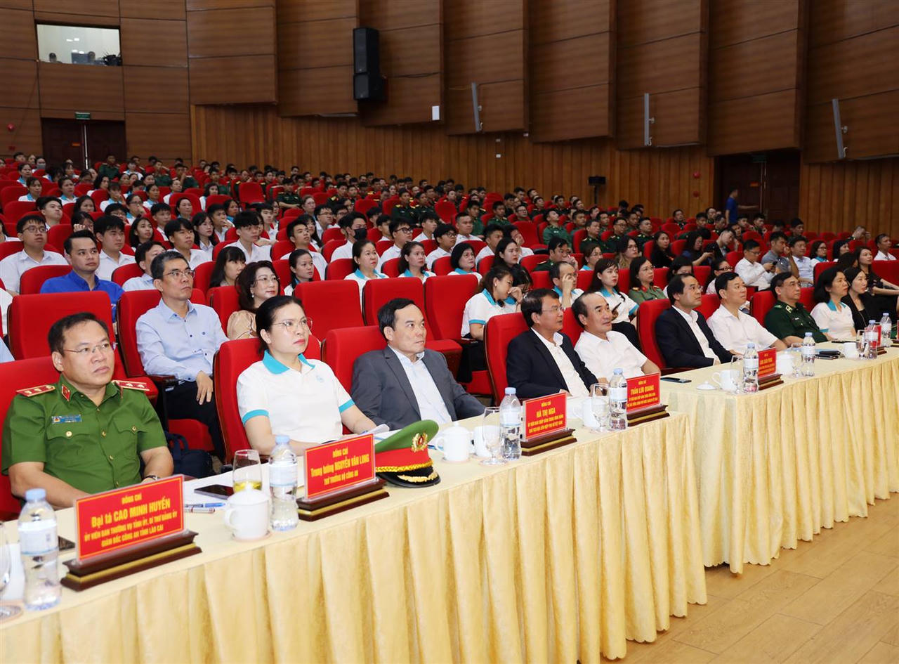 'Không trẻ em nào bị bỏ lại phía sau trong cuộc chiến phòng, chống mua bán người'