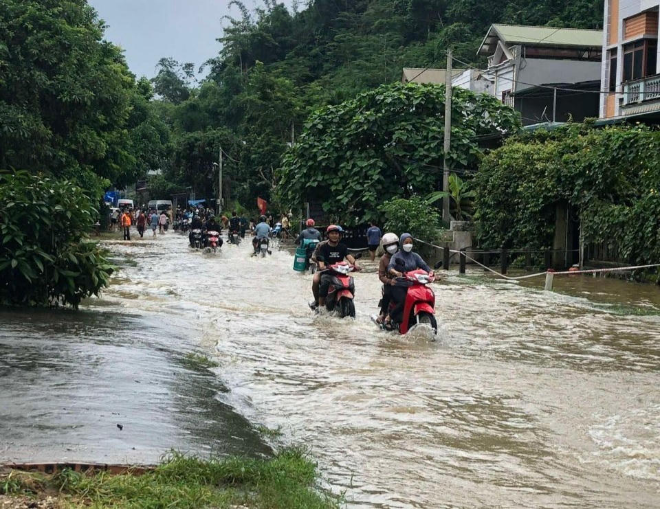 Ngập lụt nhiều nơi do mưa lớn tại Lào Cai
