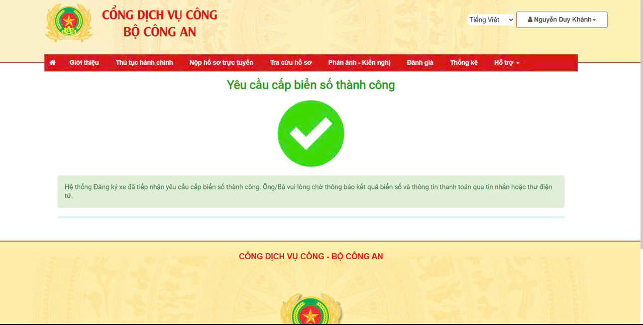 Người đầu tiên ở Lào Cai đăng xe ô tô qua dịch vụ công trực tuyến