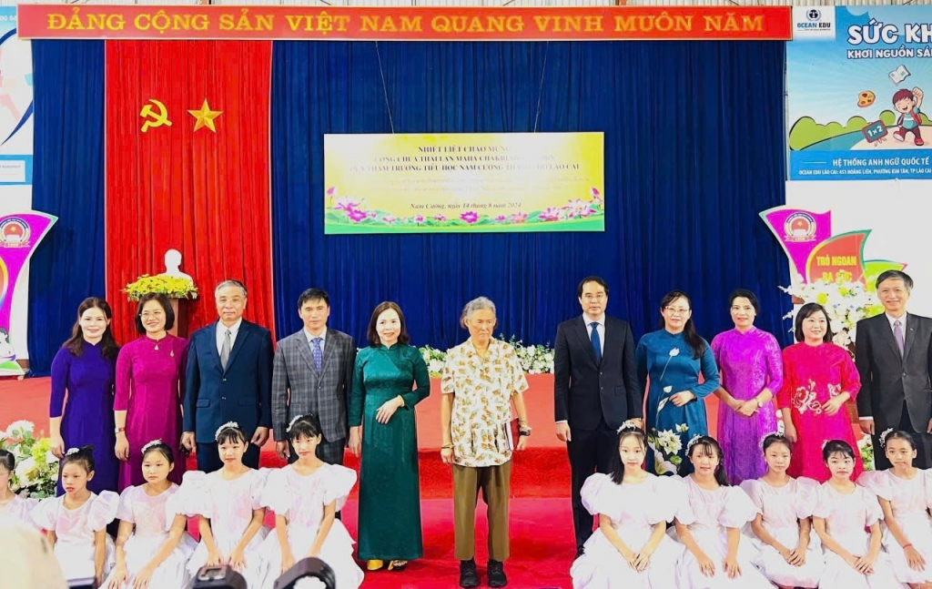 Công chúa Thái Lan thăm và làm việc tại trường Tiểu học Nam Cường