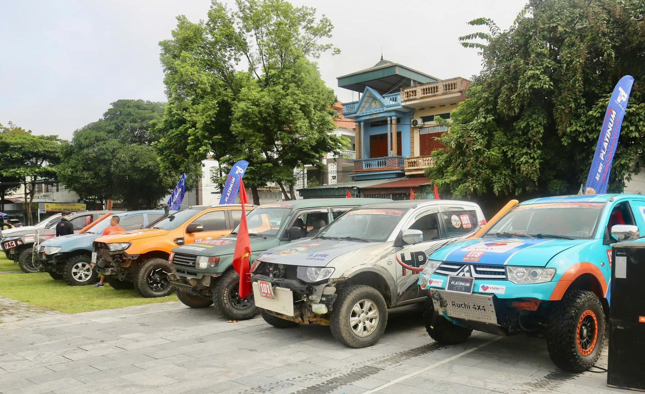 Khai mạc giải Đua xe bán tải địa hình 'Bat Xat Offroad Challenger 2024'