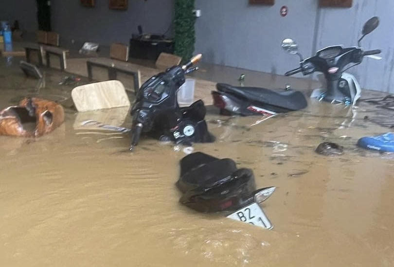 Mưa lớn gây ngập lụt nhiều tuyến phố Lào Cai