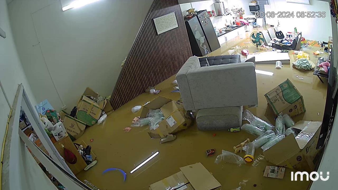 Mưa lớn gây ngập lụt nhiều tuyến phố Lào Cai