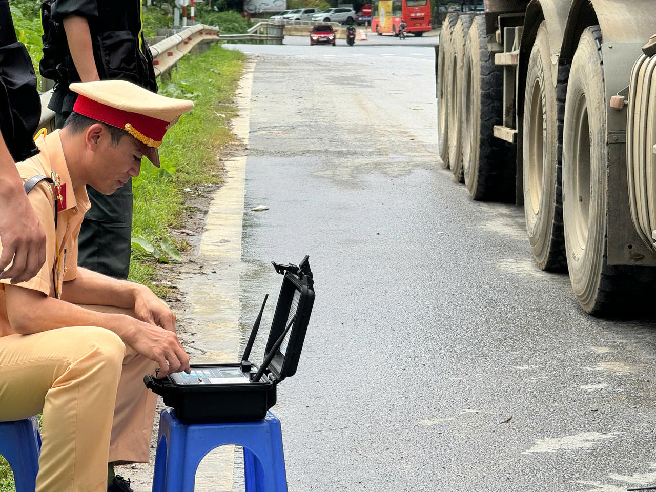 Không có vùng cấm, không có ngoại lệ trong xử lý tình trạng xe quá khổ, quá tải