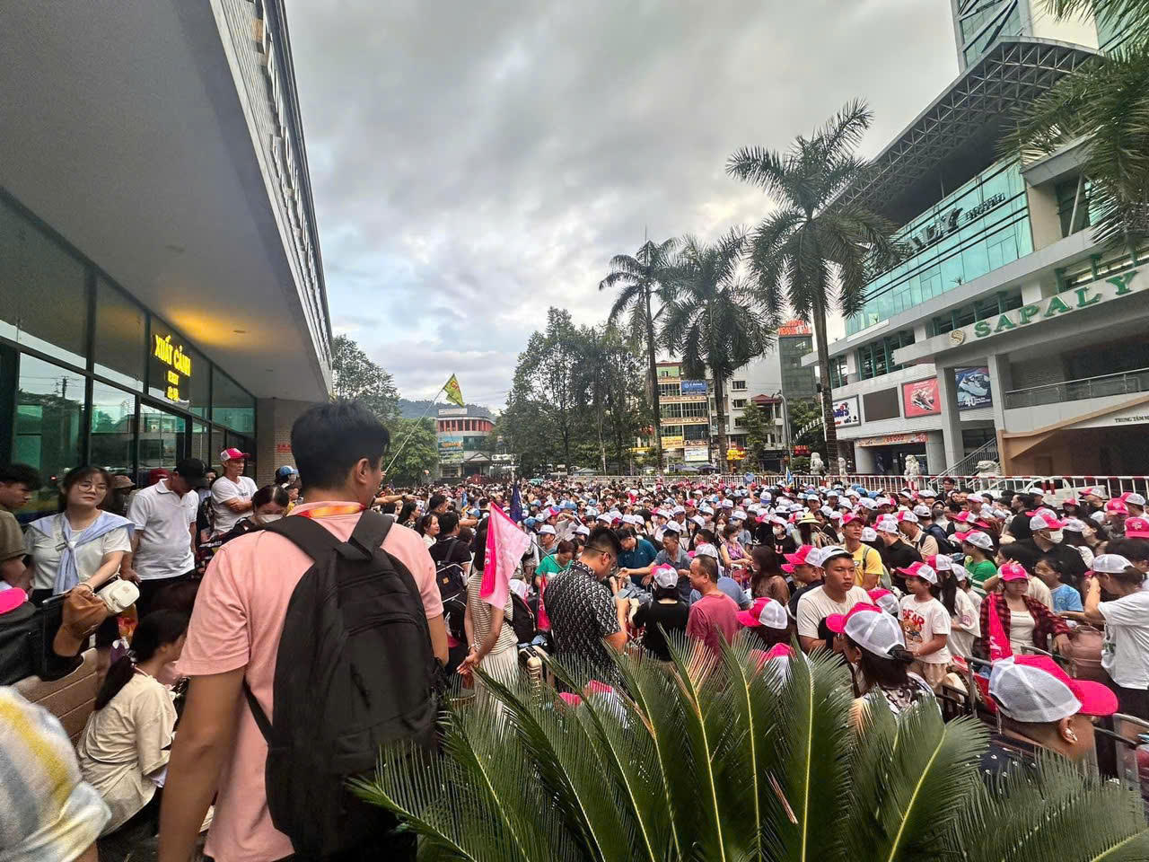 Cửa khẩu Quốc tế Lào Cai chật kín người ngày đầu nghỉ lễ 2/9